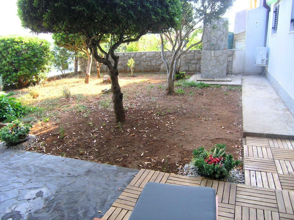 Studio Apartment Tamara Krk Town Exterior photo